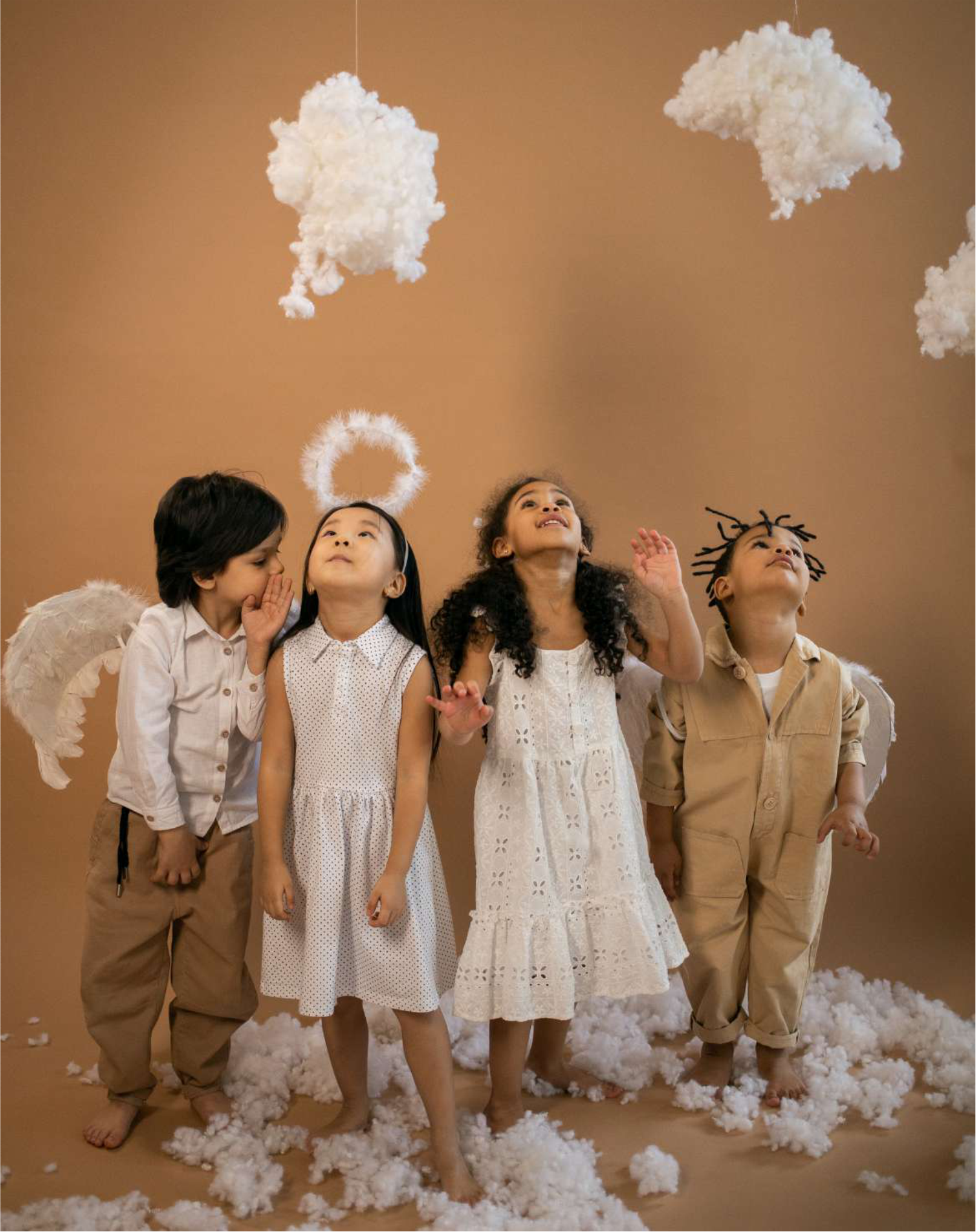 Crianças vestidas para festa em ensaio da Enam Kids